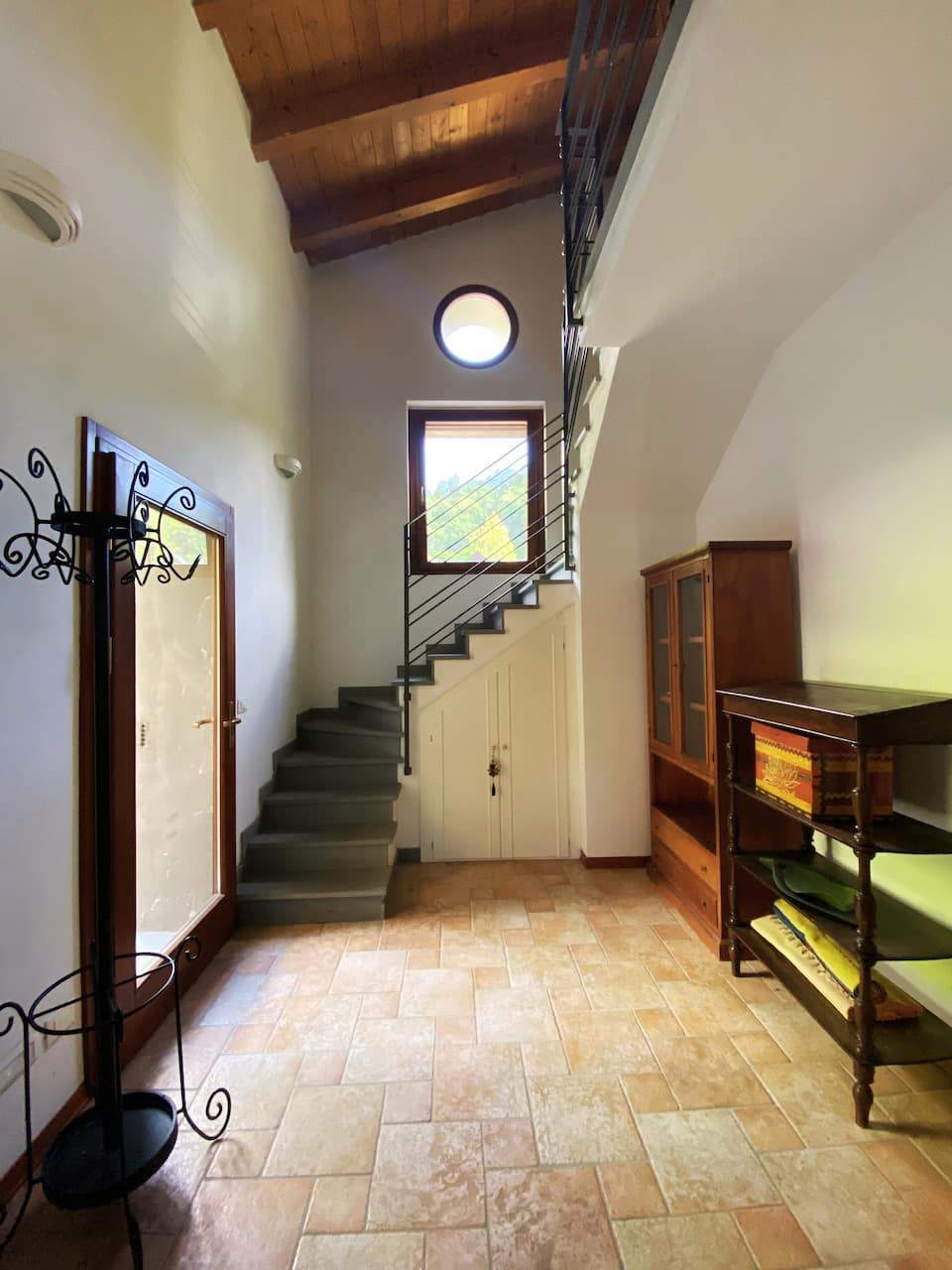 Entrance hall with staircase and round window